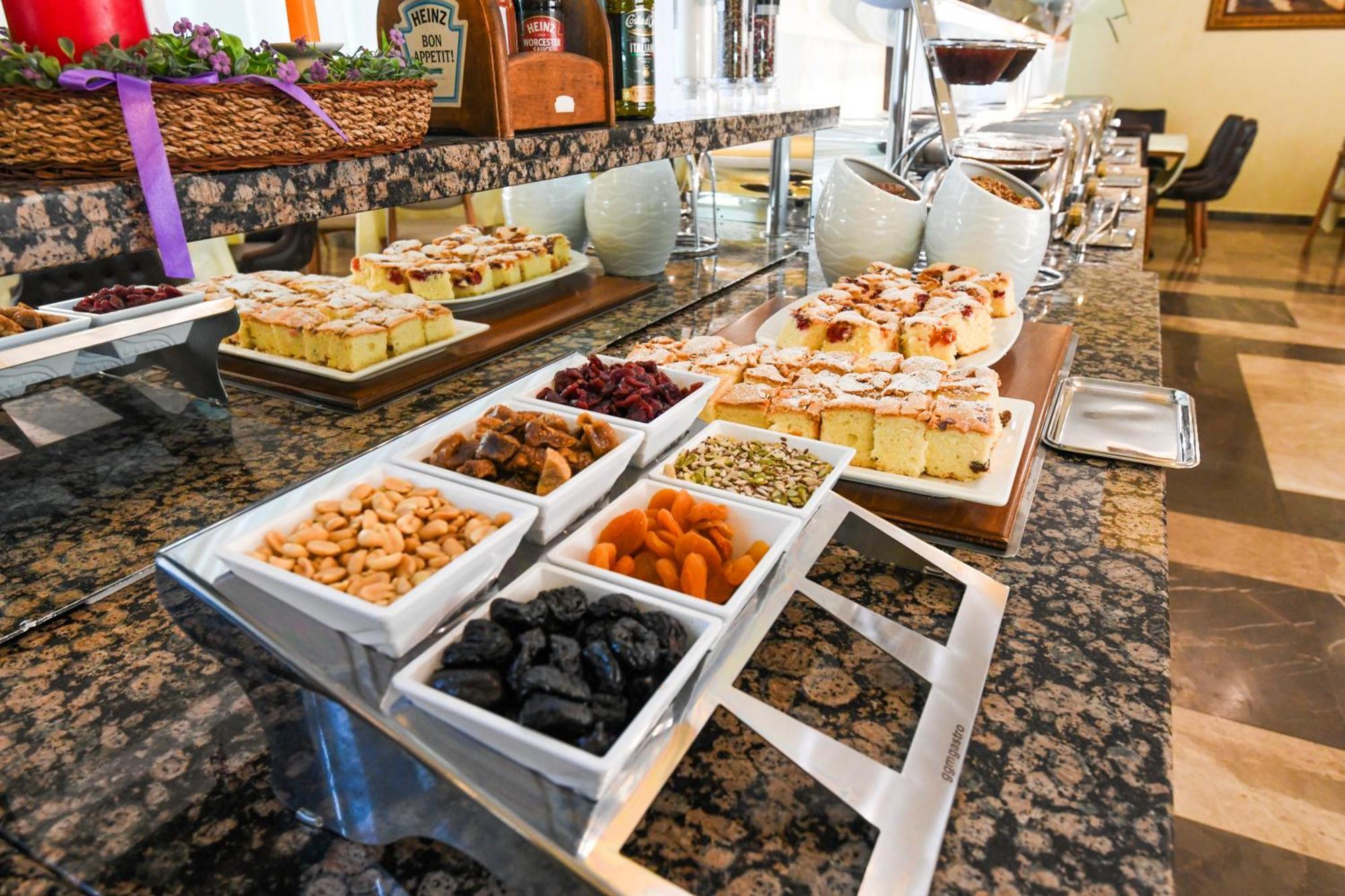 Hotel Saturn Dış mekan fotoğraf