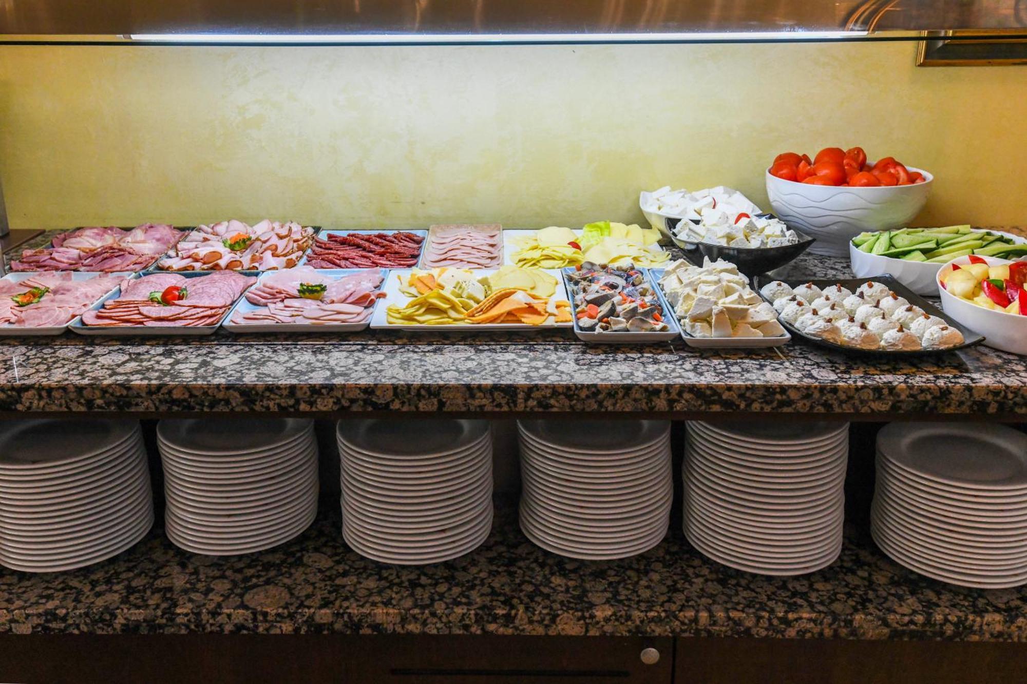 Hotel Saturn Dış mekan fotoğraf