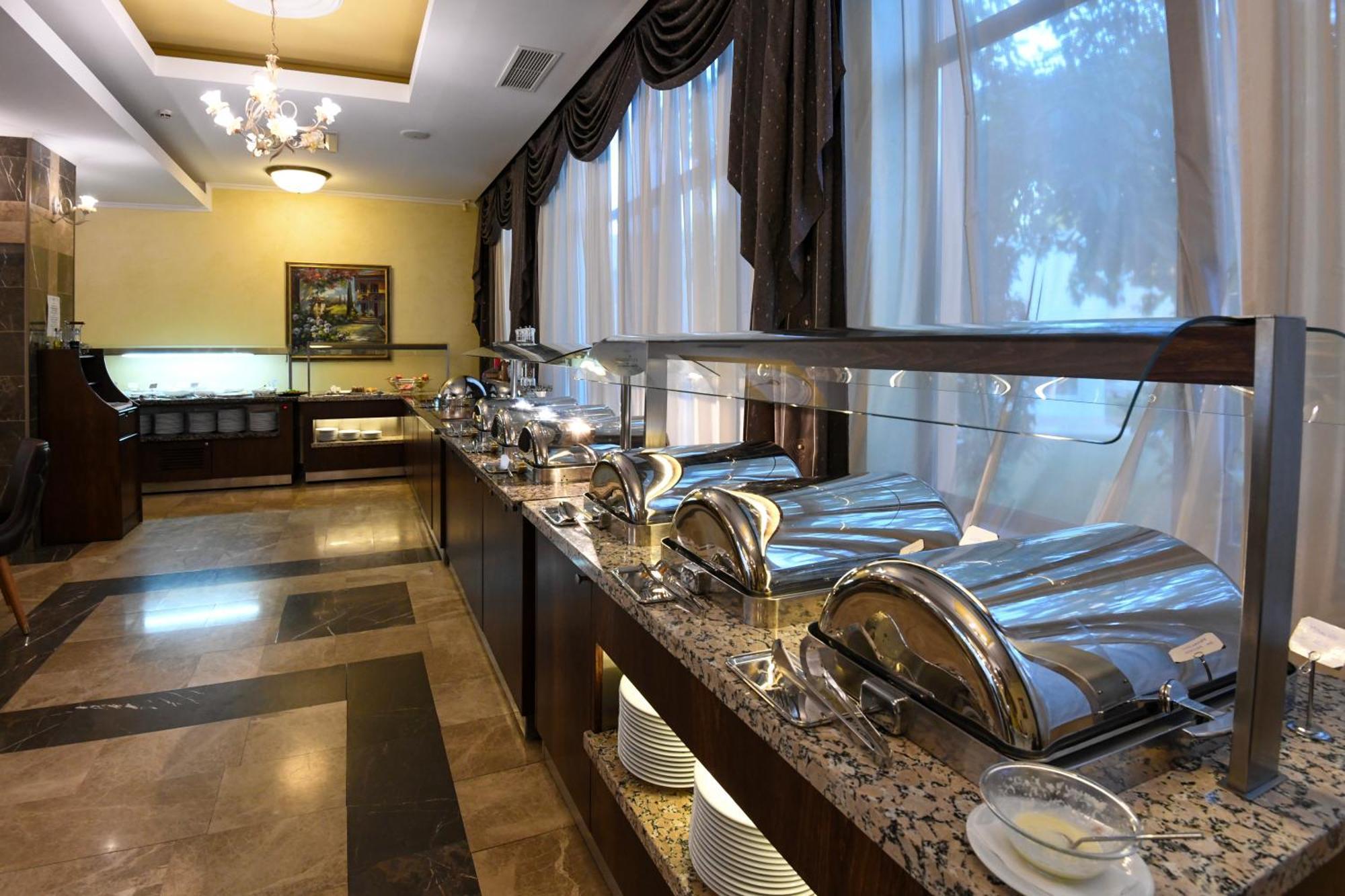 Hotel Saturn Dış mekan fotoğraf
