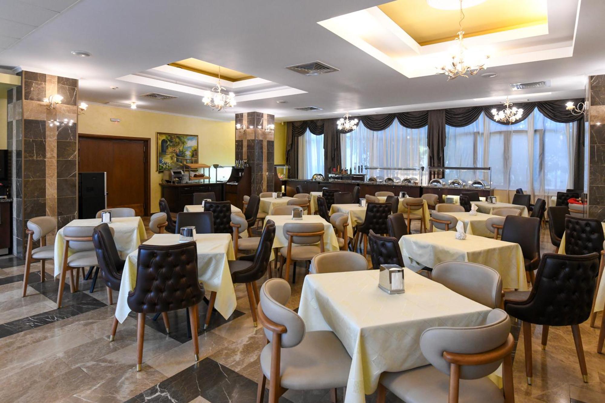 Hotel Saturn Dış mekan fotoğraf
