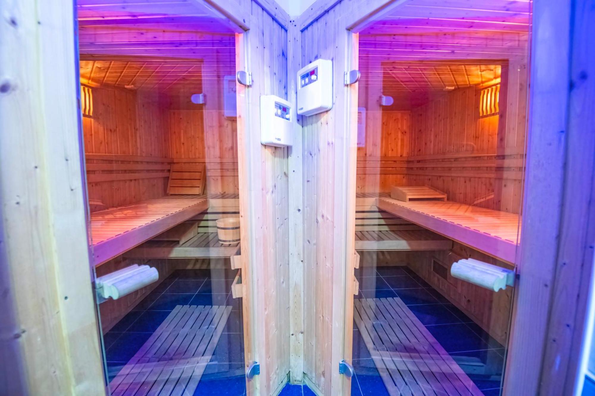 Hotel Saturn Dış mekan fotoğraf