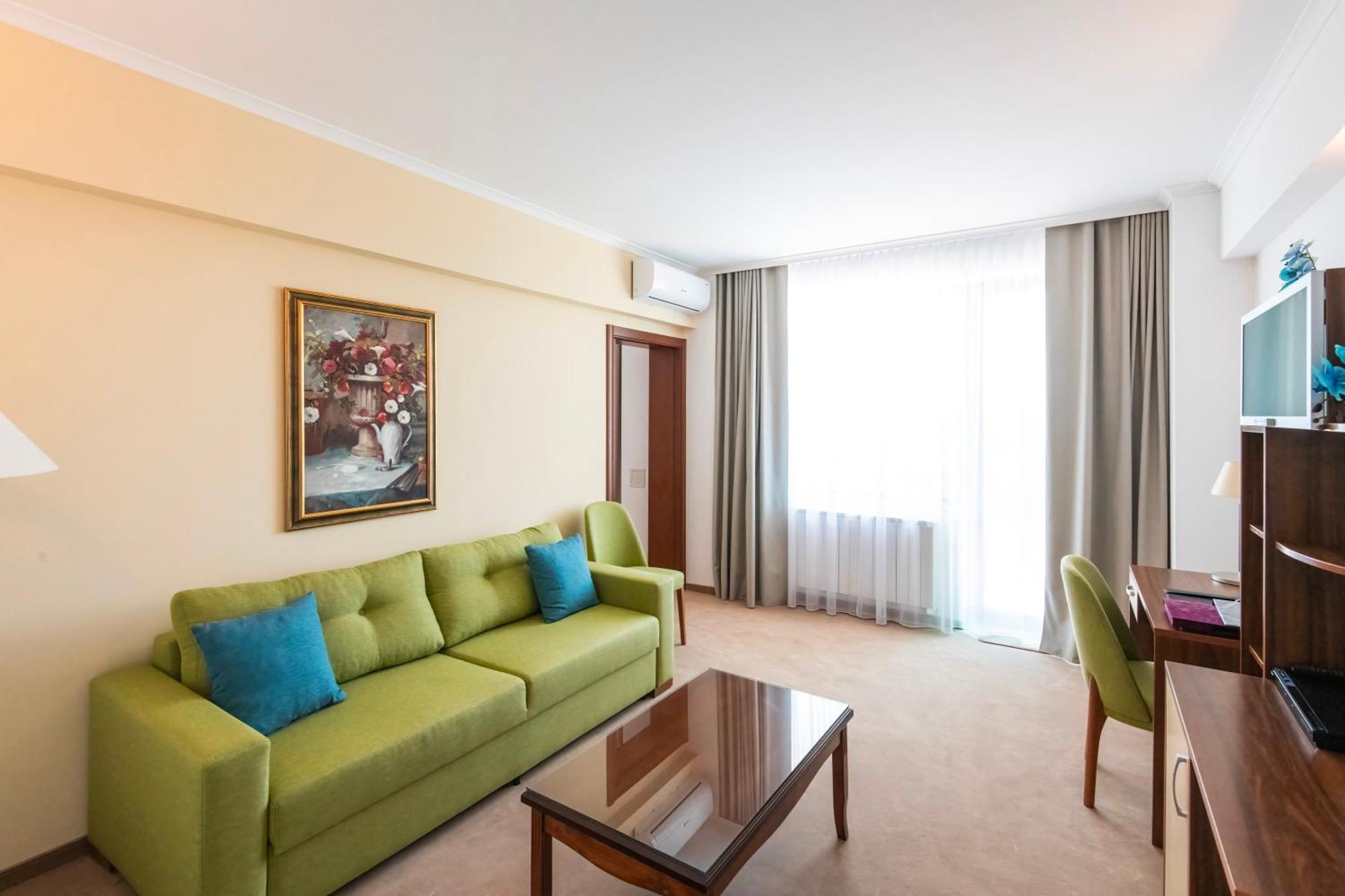 Hotel Saturn Dış mekan fotoğraf