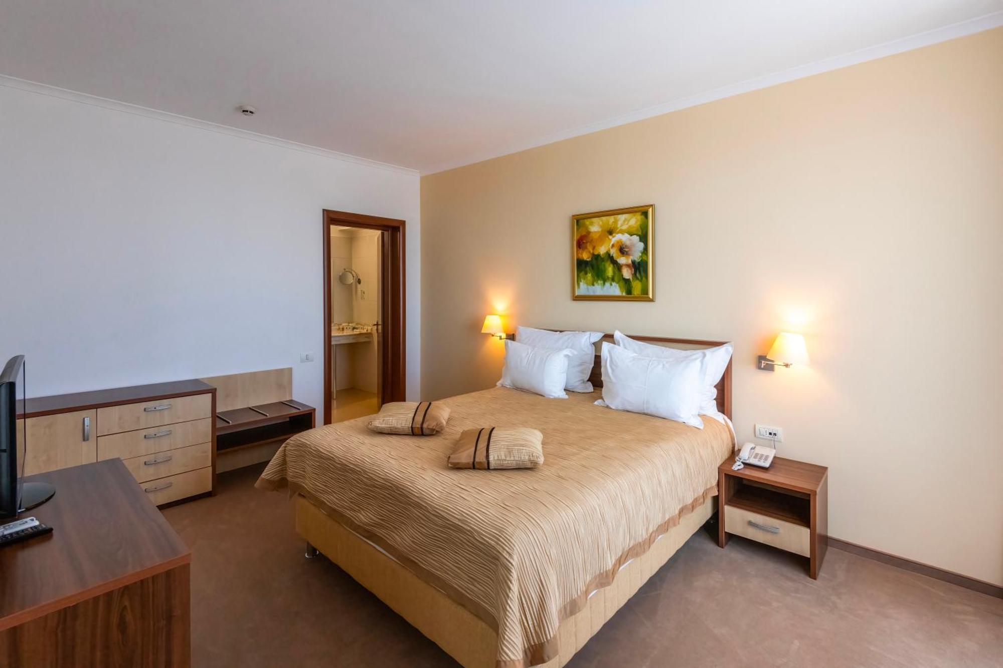 Hotel Saturn Dış mekan fotoğraf